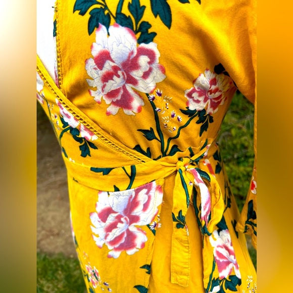 COTTON ON 🌻 Floral Wrap Dress in Yellow and Black - Picture 7 of 10